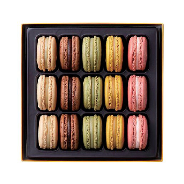 ピエール・エルメ・パリ マカロン 15個詰合せのギフト通販 - 贈り物