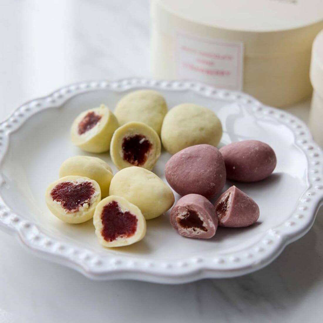 DEAN & DELUCA ホワイトチョコディップド セミドライストロベリー