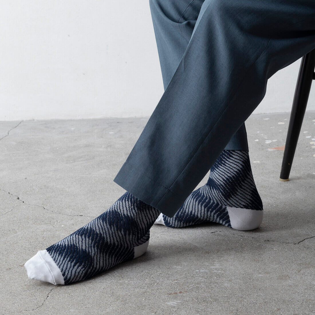 TRICOTE（トリコテ）BUMPYBLURSTRIPESOCKS【ネイビー】