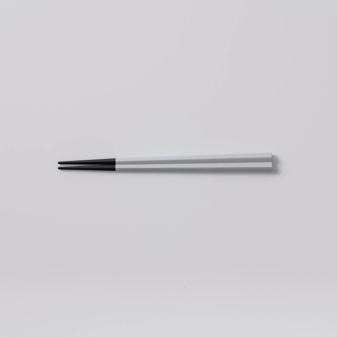 ARAS ブラック×ホワイト＋カードカタログセット（大皿モアレ＆箸＆箸置き）※メインのカードカタログはお好きなものをお選びください。