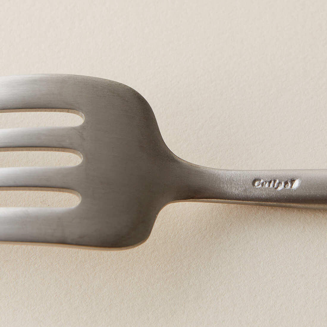 クチポール GOA ブラック×シルバー＋カードカタログセット（ナイフ＆フォーク）※メインのカードカタログはお好きなものをお選びください。