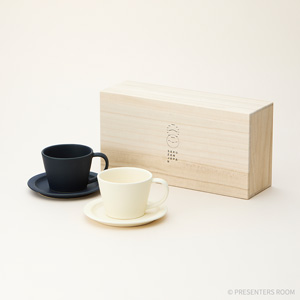 作山窯 / Sara Coffee Cup & Saucer カップ＆ソーサー ペア 木箱入り(Cream、Navy）