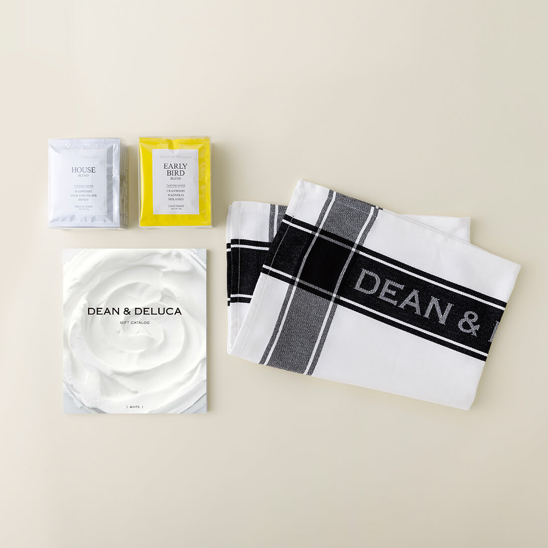 DEAN & DELUCA ギフトカタログ(ブックタイプ) ＜WHITE-BC(ホワイト-BC)＞+ハンドタオル・ショッピングバッグ（ブラック）セット