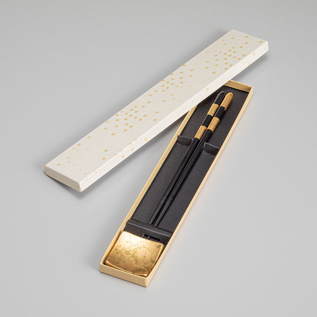 箔一 / 箸・箸置きセット 華おぼろ（黒）　